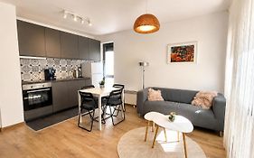 Idea Apartment - Two Separate Bedrooms And Living Room